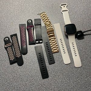 Smartwatch with Interchangeable Bands